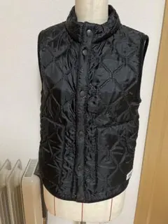 ARMENのリバーシブル裏フリースベスト