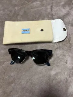 TOMS ブラック サングラス ケース付きのサムネイル