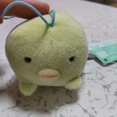 すみっコぐらし　うつぶせゴムひも付きマスコット　ぺんぎん？