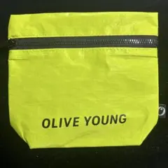 OLIVE YOUNG ネオンイエロー ポーチ