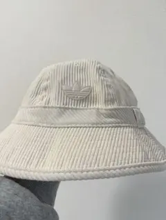 adidasバケットハット