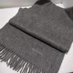 アクアスキュータム　定価6万の高級カシミヤ100%　お洒落定番グレー　マフラー