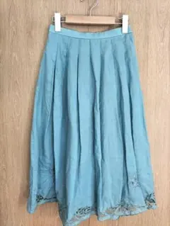 蝶*華様 ワールド　ひざ丈フレアスカート　刺繍　　水色　ターコイズブルー　涼しげ