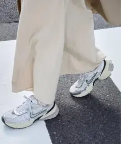 NIKE V2K RUN ナイキ ウィメンズ ラン　23.5 シルバー
