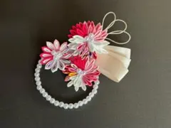 コサージュ　つまみ細工