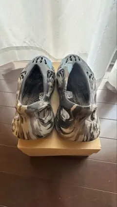 激安adidas YEEZY FOAM RUNNER RNR 新品未使用のサムネイル