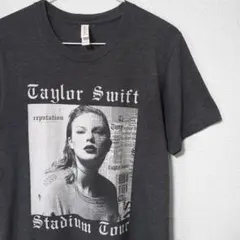 【美品】テイラー・スウィフト 東京公演 公式グッズ スウェット＆タオル セット 美品】テイラー・スウィフト 東京公演 公式グッズ スウェット