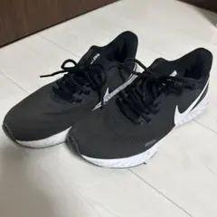 Nike ランニングシューズ ブラック　レボリューション