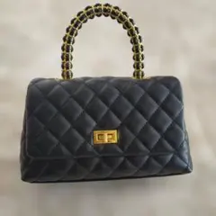 黒いレザーキルティングハンドバッグ ショルダーストラップ付き