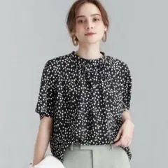 【green label relaxing】ドット柄スタンドネック半袖ブラウス