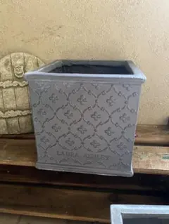 2025年最新】Laura Ashley 鉢・プランターの人気アイテム - メルカリ