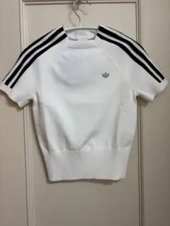 adidas ホワイト ラグランスリーブ Tシャツ