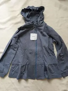 新品　BeBe フード付きパーカー 140cm