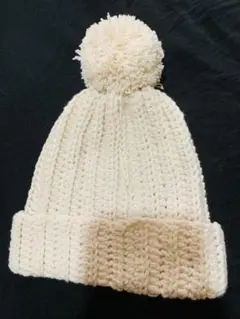 クリーム色 ポンポン付きニット帽