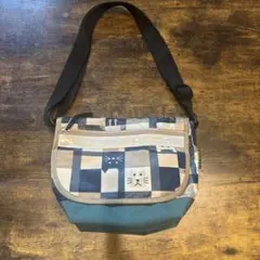 Item thumbnail for item b7fba7a6-3ce1-48ff-8aaa-00d4b368a2fa