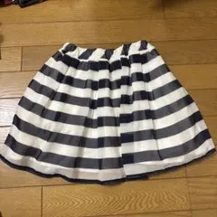 美品　ムージョンジョン　ボーダー柄 フレアスカート ネイビー×ホワイト　130のサムネイル