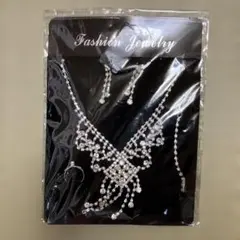 クリスタル蝶デザインネックレスセット　ピアス　指輪