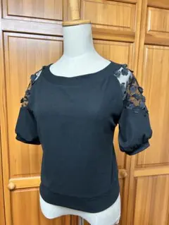 4 半そでブラック レース装飾 パフスリーブ Tシャツ