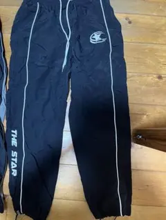 THE STAR ブラックストレートパンツ