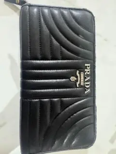 PRADA ブラック キルティング 長財布