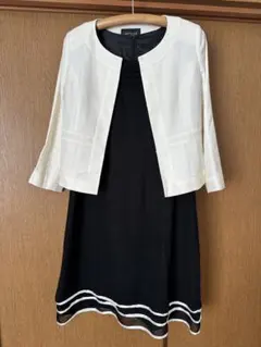ホワイトジャケットとブラックドレスのセット