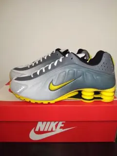 ■新品未使用■黒タグ付き　ナイキ　スニーカー　ショックス　R4　26.5cm