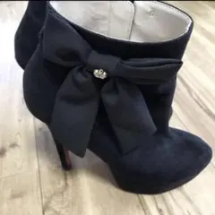 リボン付き黒ブーツ Sサイズ ピンクソール