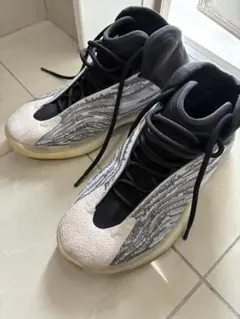 アディダスイージークォンタム（ライフスタイルモデル）QNTM