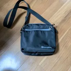 Champion ショルダーバッグ ブラックのサムネイル