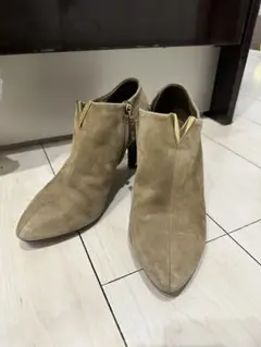 LOUIS VUITTONベージュ スエード ブーティ