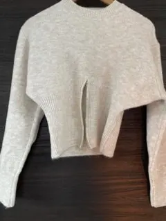 ニットセーター カットアウトデザイン