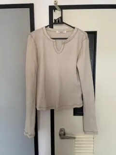 ベージュ 長袖シャツ