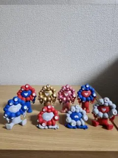 海洋堂 ミャクミャク フィギュア ゴールド ピンク コンプリートセット