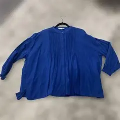 m.n エムドットエヌ　ナチュラン　ブルーのタックブラウス