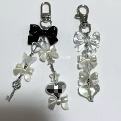 ハンドメイド　ビーズキーホルダー　白 黒