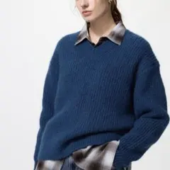 ユニクロ　ダークブルー Vネック ニット