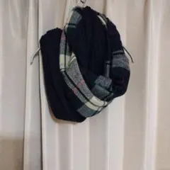 黒とチェック柄のニットスヌード