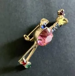 カラフルな動物デザインブローチ