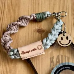 【ハンドストラップ ナチュラル ☺︎】パラコード スマイル にこちゃん