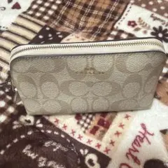 Coach ロゴ入り ベージュポーチ 約22cm