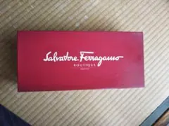 値下げ！Ferragamo VARA ネイビー美品！