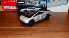 トミカプレミアム 41 テスラサイバートラック