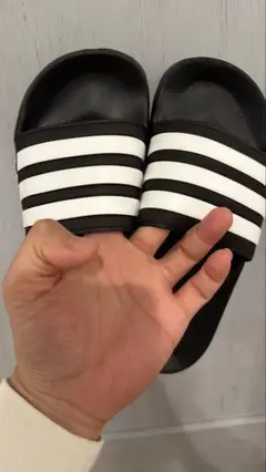 adidas シャワーサンダル ブラック/ホワイト
