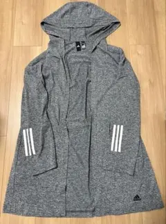 【adidas】グレーフード付きカーディガン風ジャケットのサムネイル