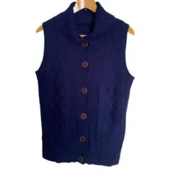 レディースニットベスト　ケーブル編み　ネイビー　Ｍ〜Ｌ　えり付き　茶色ボタン