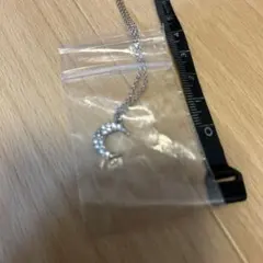 三日月型ストーン付きネックレス