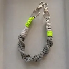 パラコード　ストラップ　ハンドストラップ　スマホストラップ　グレー【訳あり】