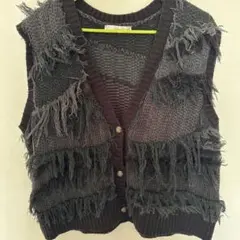 フリンジ付きダークグレーニットベスト