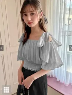 オフショルダーシフォンブラウス ライトグレー