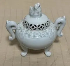 2005 有田焼 清兵衛 三足 獅子　白磁香炉　未使用 有田焼 彌右衛門 三脚双耳 獅子/花紋香炉 未使用｜Yahoo!フリマ（旧